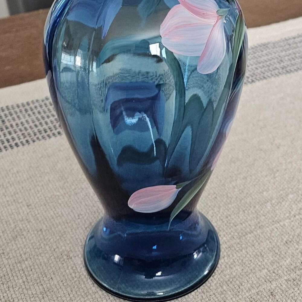 Vintage Fenton Twilight Blue Glass Vase Hand Painted Floral Signed - Picture 4 of 10